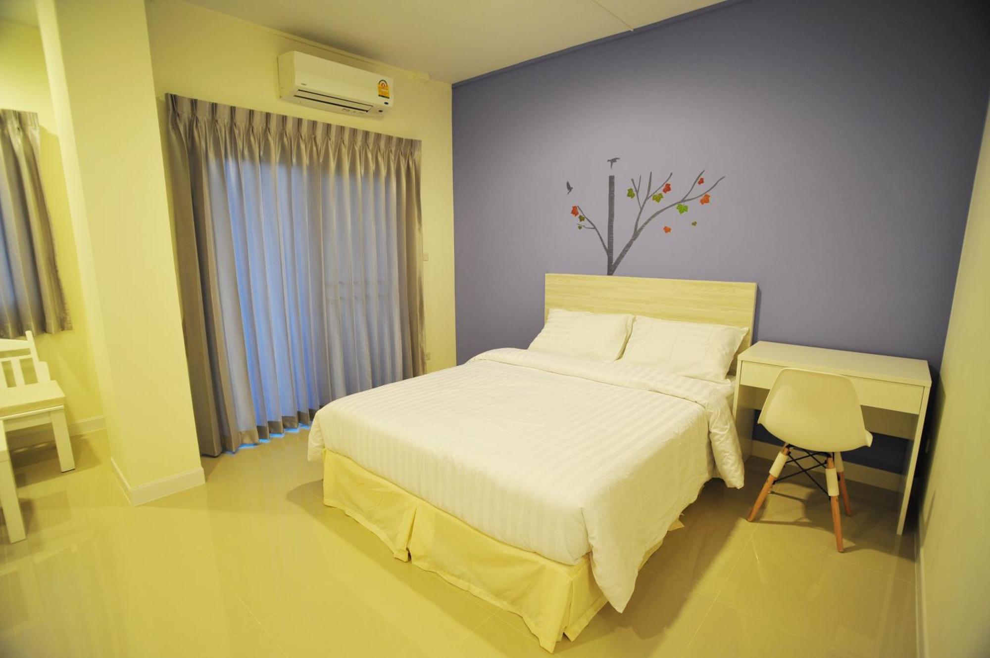 The Garden Living Hotel Bangkok Bagian luar foto