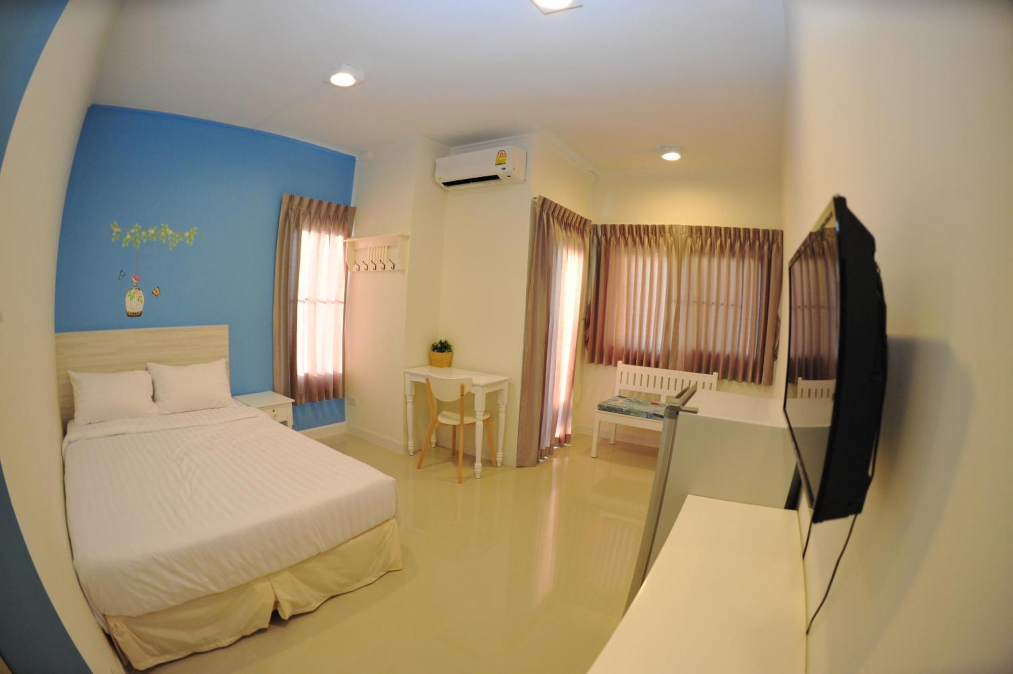The Garden Living Hotel Bangkok Bagian luar foto