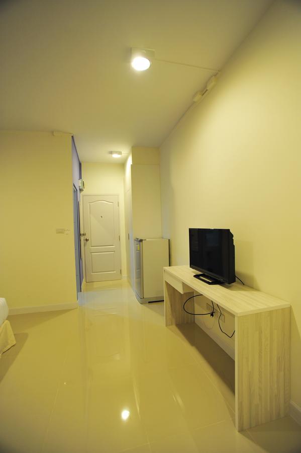 The Garden Living Hotel Bangkok Bagian luar foto