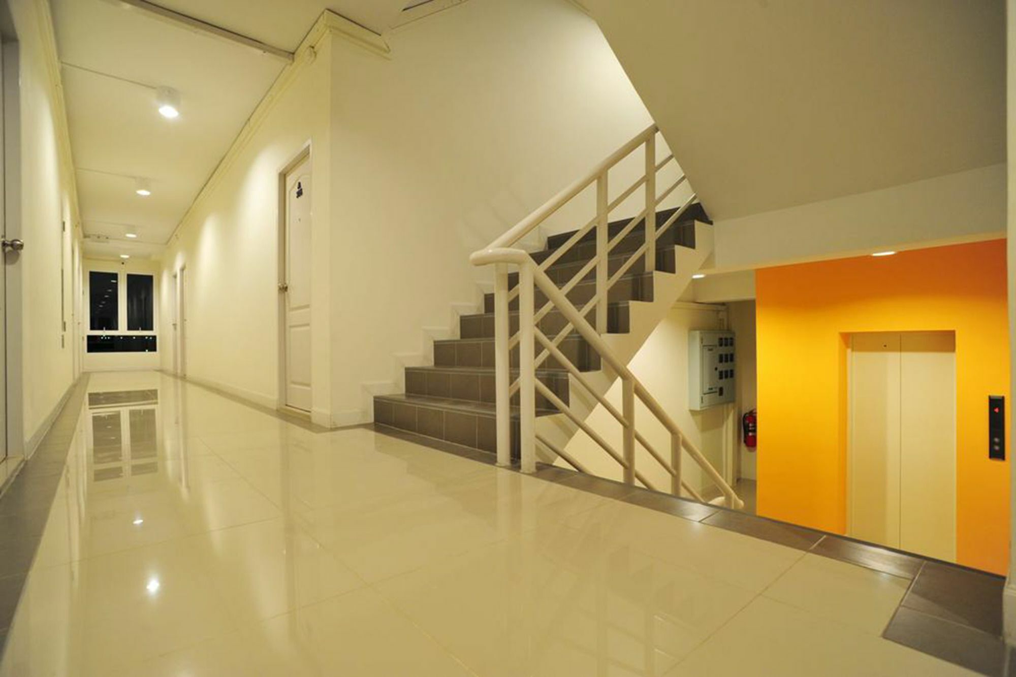 The Garden Living Hotel Bangkok Bagian luar foto