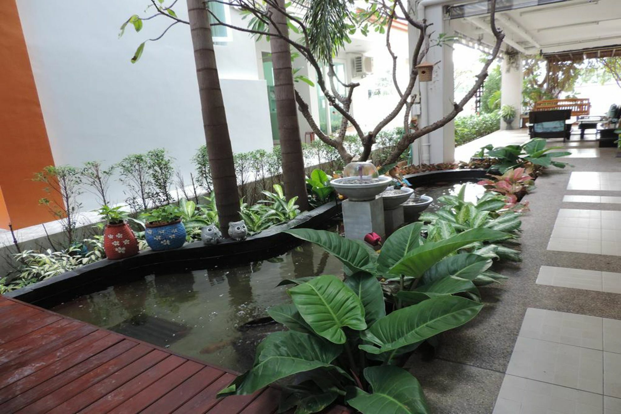 The Garden Living Hotel Bangkok Bagian luar foto