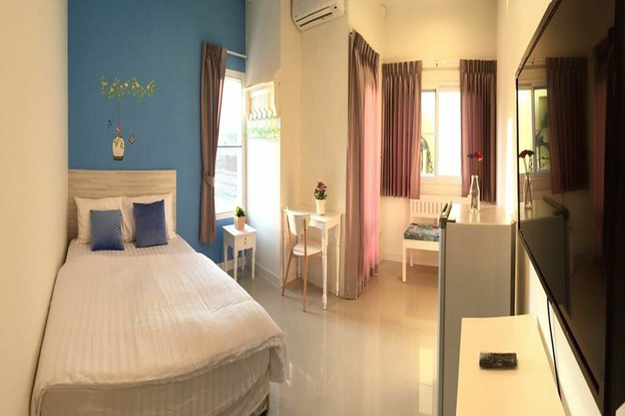 The Garden Living Hotel Bangkok Bagian luar foto