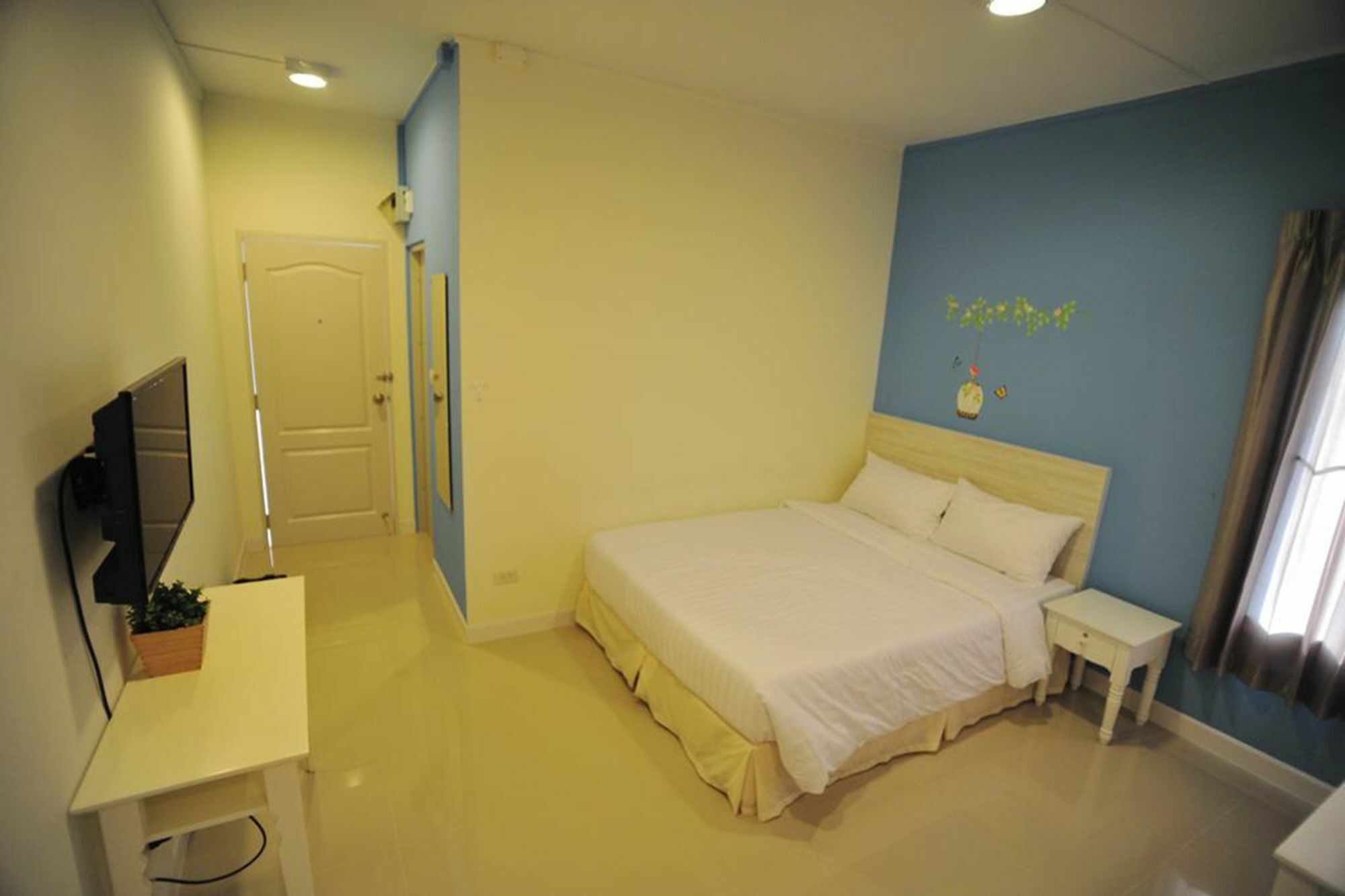 The Garden Living Hotel Bangkok Bagian luar foto