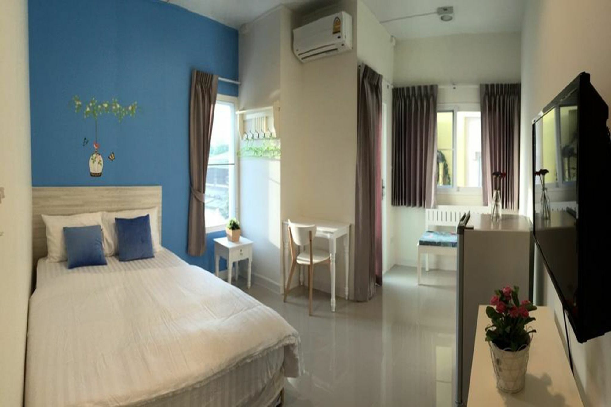 The Garden Living Hotel Bangkok Bagian luar foto