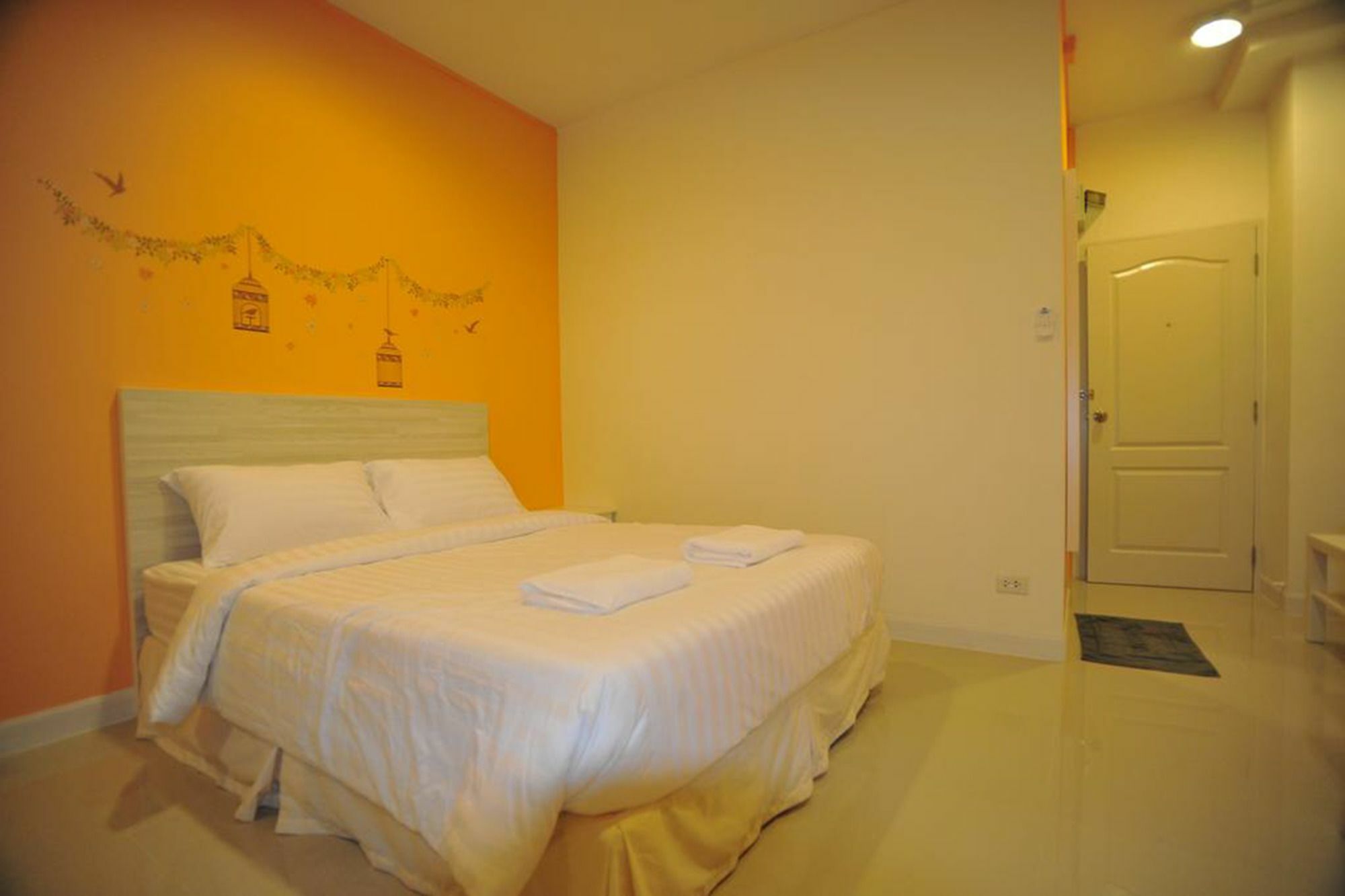 The Garden Living Hotel Bangkok Bagian luar foto