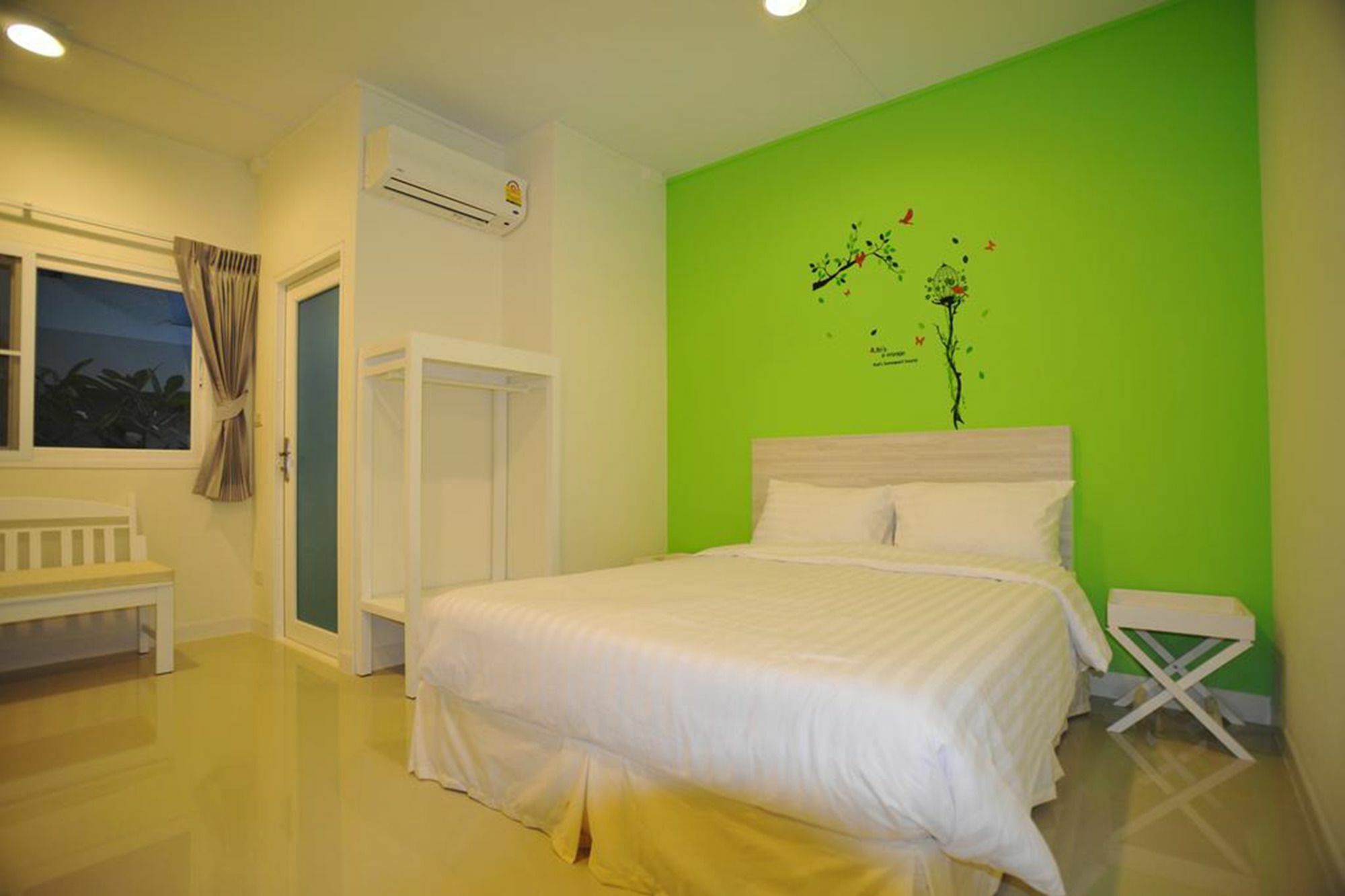 The Garden Living Hotel Bangkok Bagian luar foto