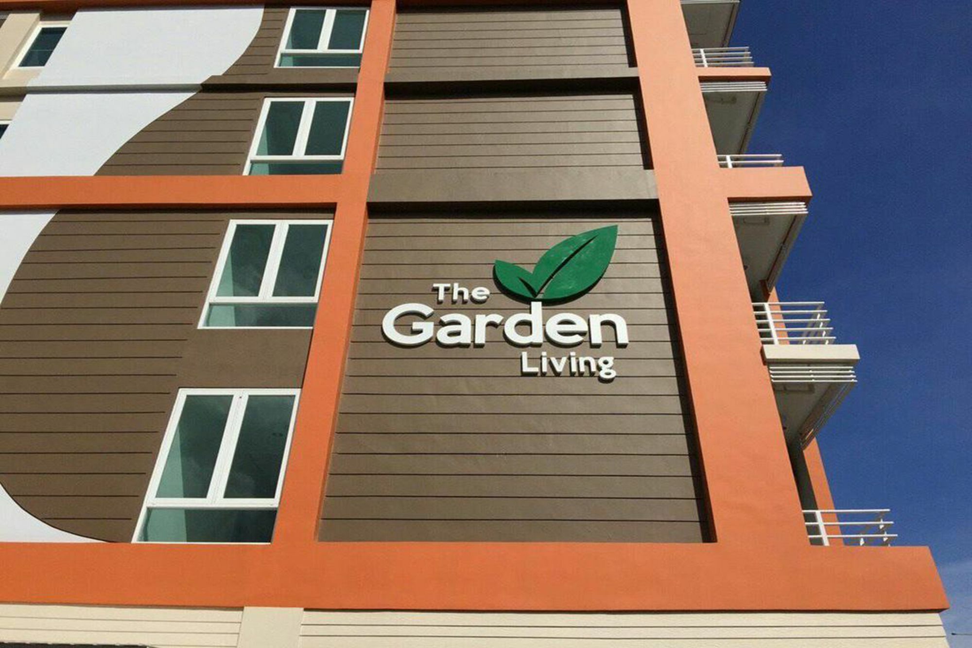 The Garden Living Hotel Bangkok Bagian luar foto