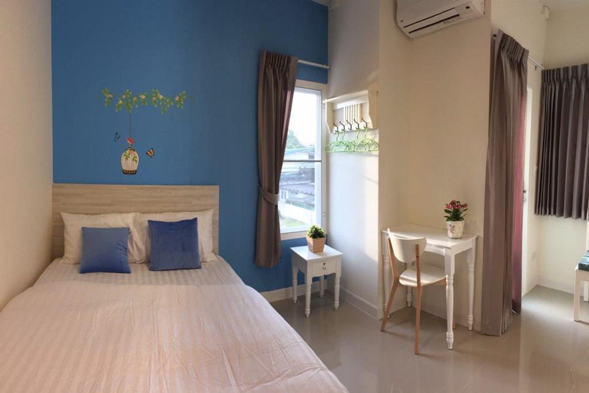 The Garden Living Hotel Bangkok Bagian luar foto