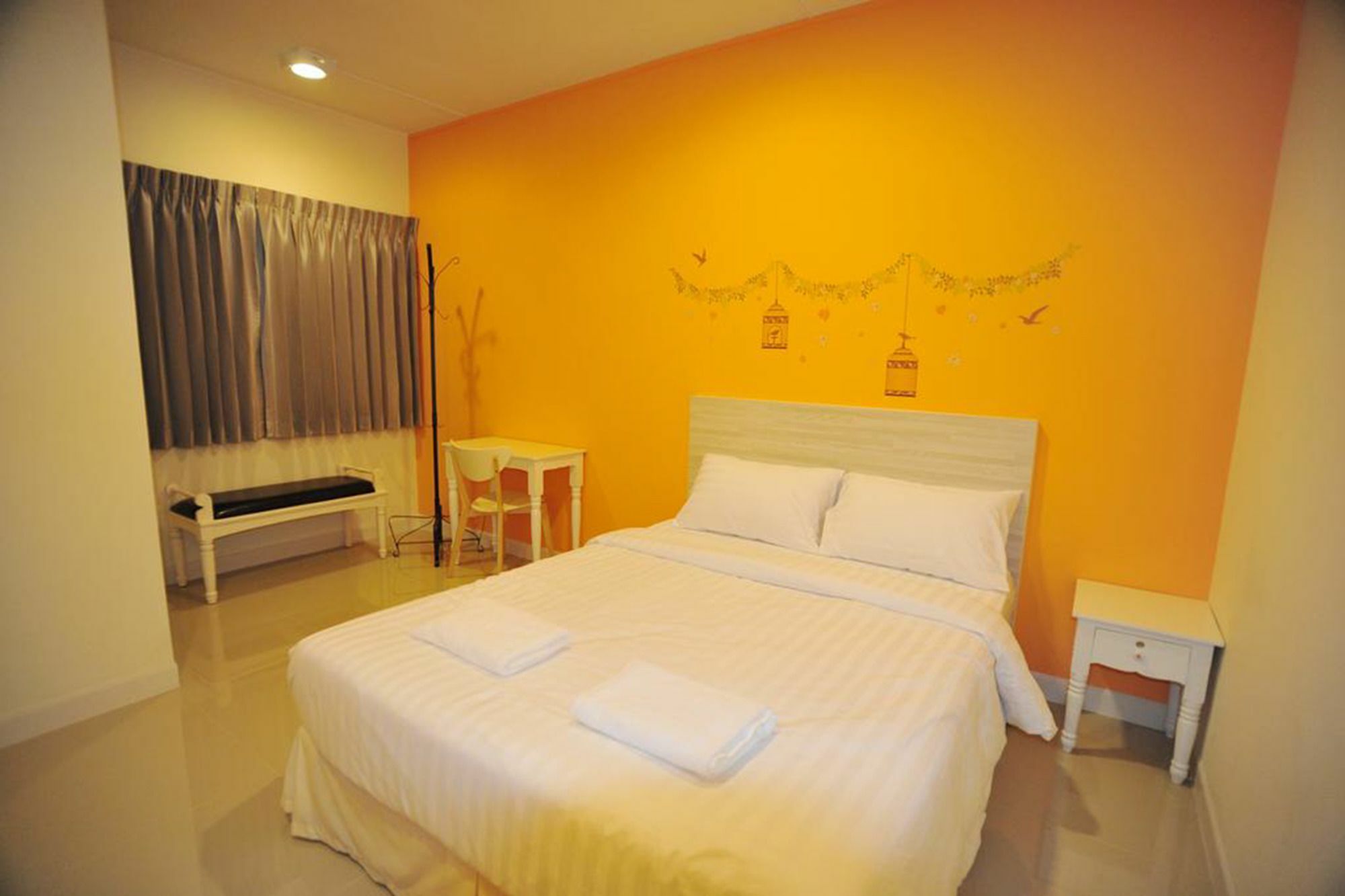 The Garden Living Hotel Bangkok Bagian luar foto