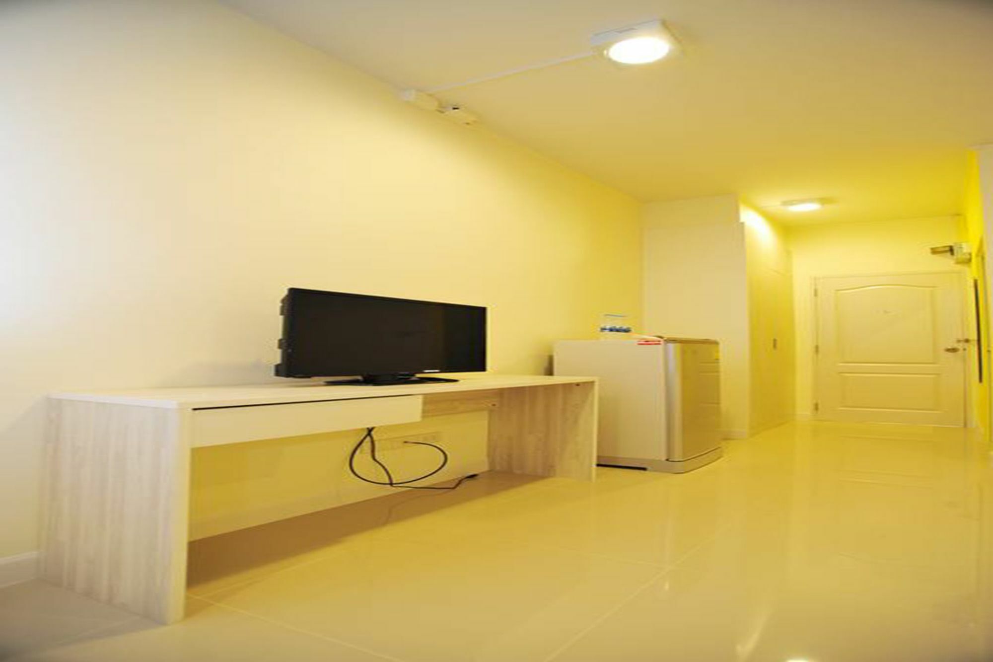 The Garden Living Hotel Bangkok Bagian luar foto